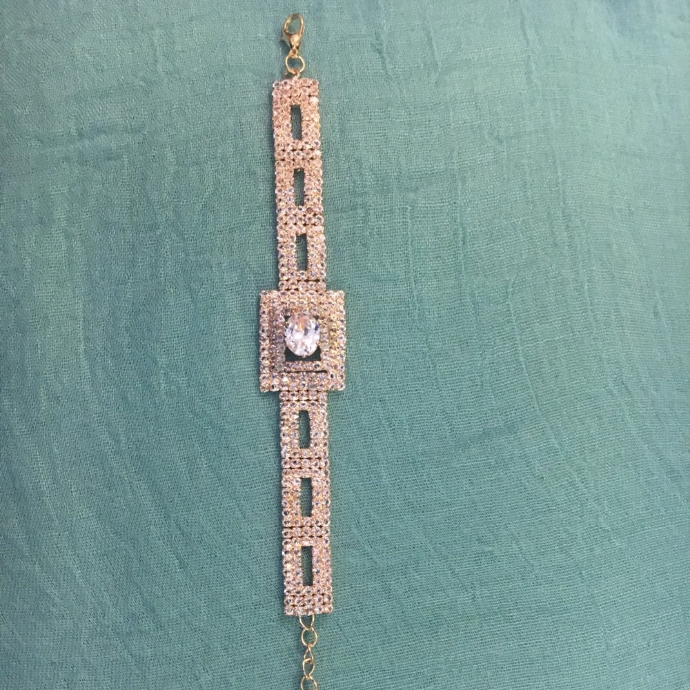 Elegant gold tone fashion bracelet